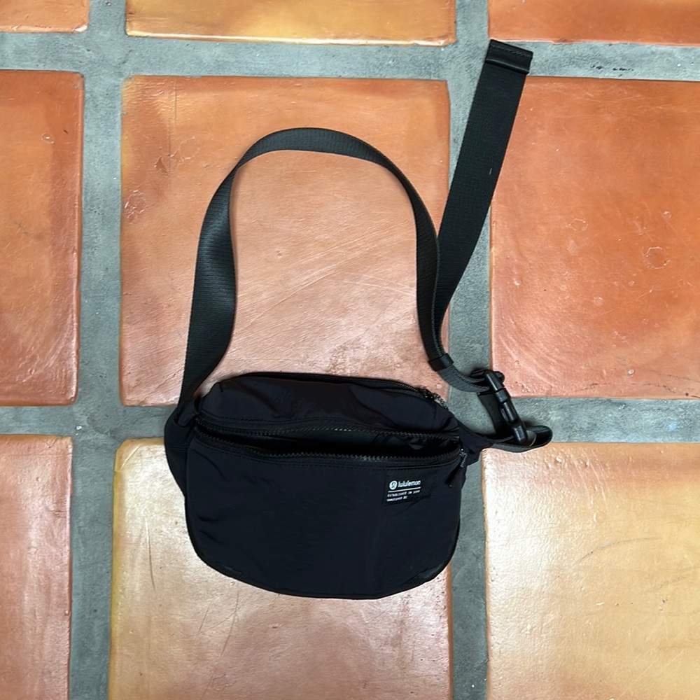Lululemon Clean Lines Belt Bag 2L